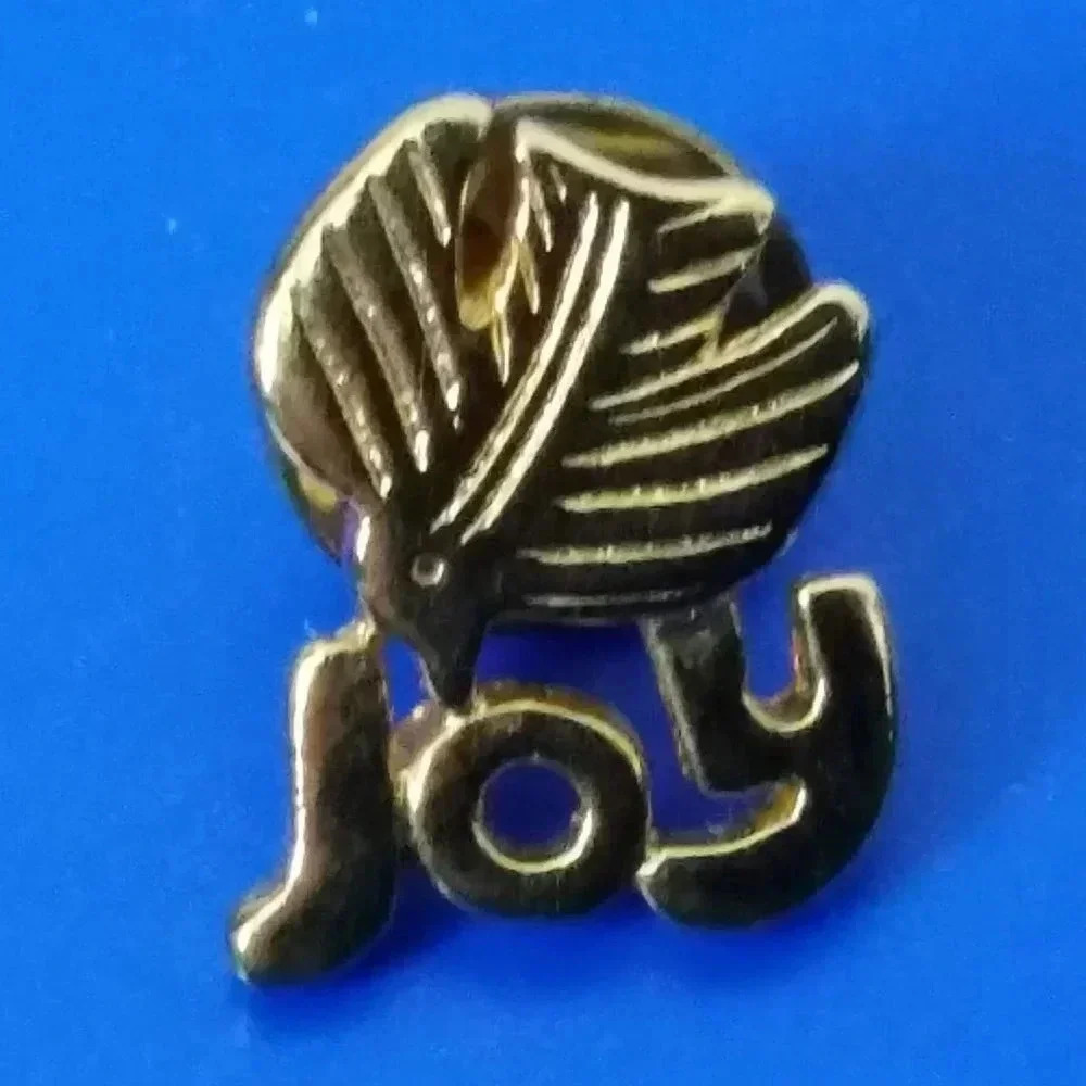 Joy Dove Lapel Hat Pin Gold Tone 3/4" x 5/8"
